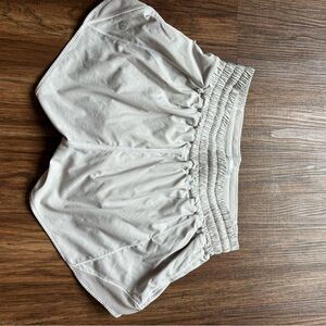 grey lululemon HR 2.5in hotty hot shorts